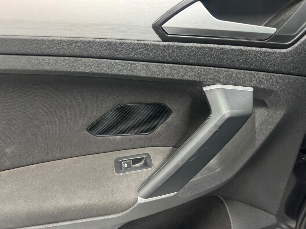 Volkswagen Tiguan 2.0 TDI SCR DSG 4MOTION Business BMT