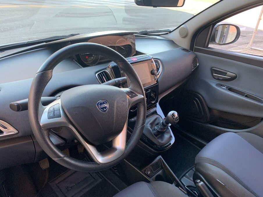 Lancia Ypsilon 1.0 FireFly 5 porte S&S Hybrid Ecochic Gold