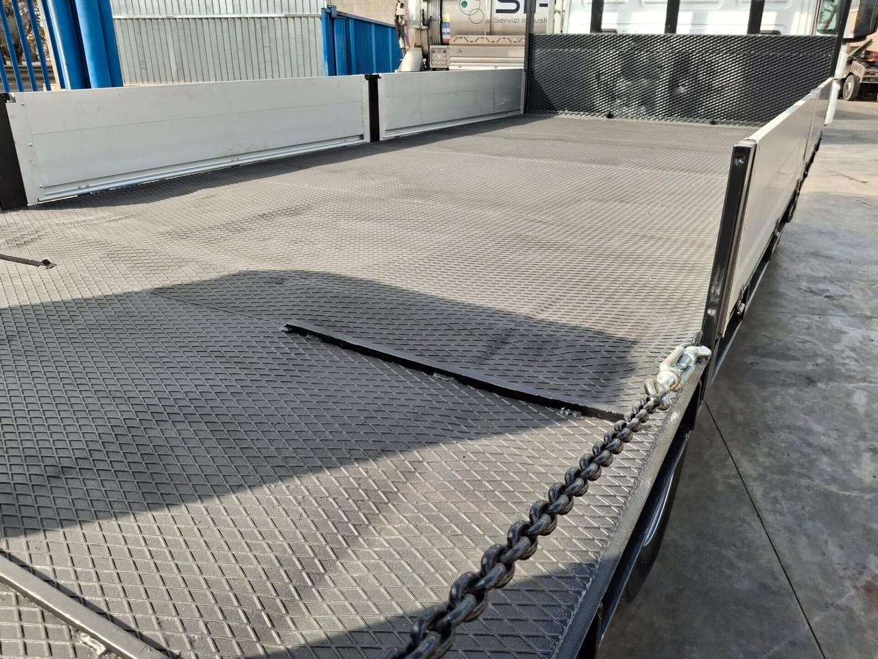 Iveco 140 E 22 carrellone trasporto merci e macchine operatrici