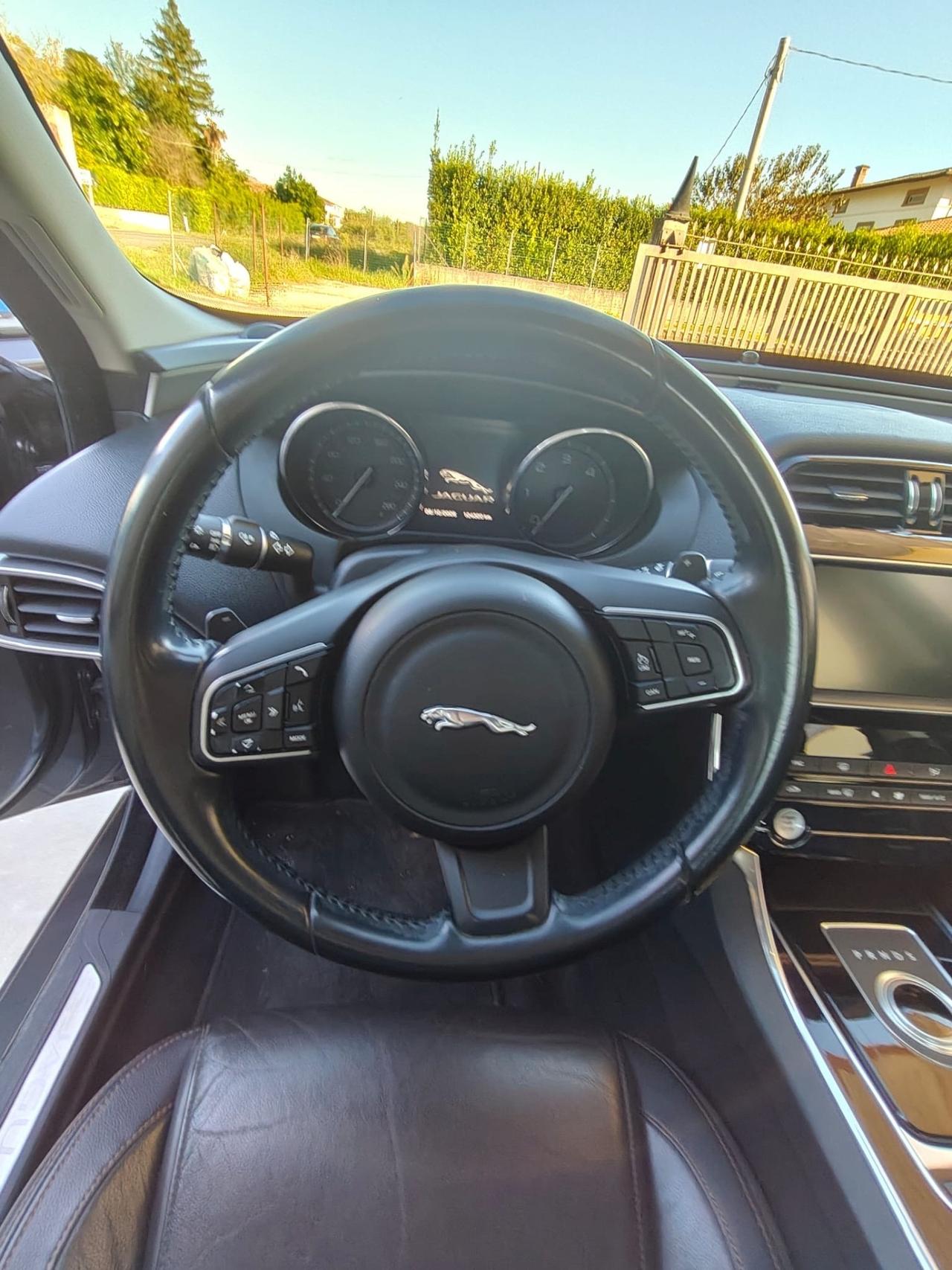 Jaguar XE 2.0 D Turbo 180CV aut. Portfolio km 129 mila permute e finanziamenti