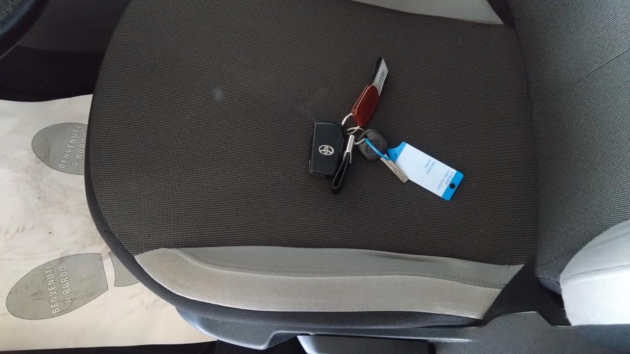 Toyota Aygo 1.0 VVT-i 69 CV 5 porte x-play MMT