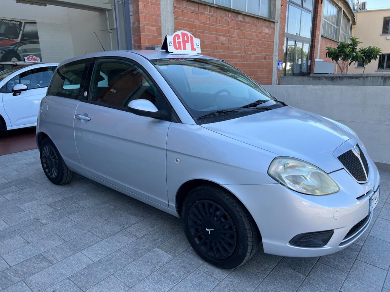 Lancia Ypsilon 1.4 Argento Ecochic GPL