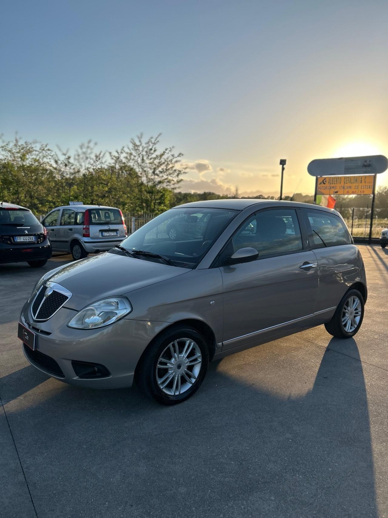 Lancia Ypsilon 1.3 MJT 75 CV Argento
