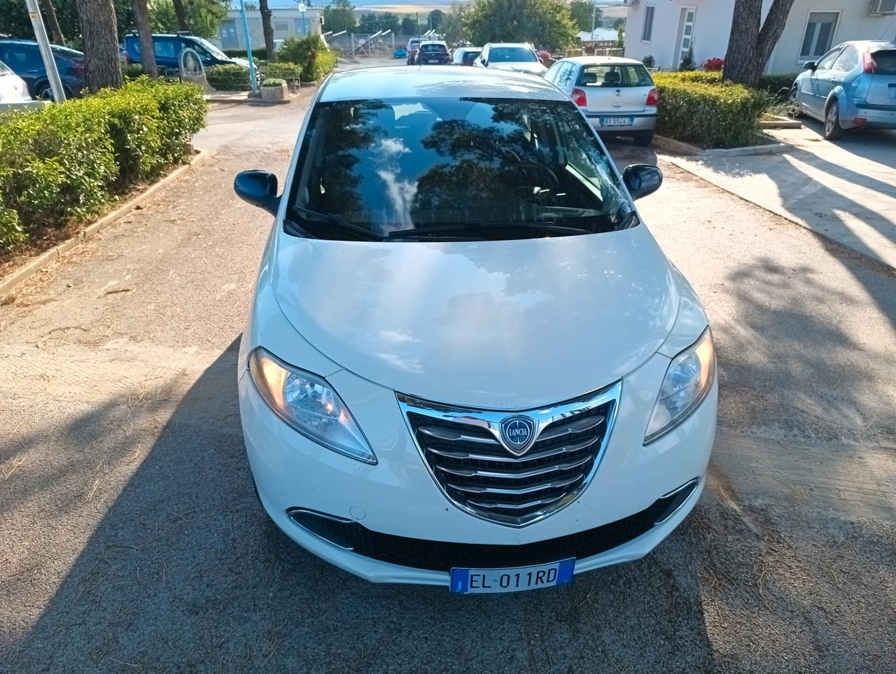 Lancia Ypsilon 1.2 69 CV 5 porte S&S Silver