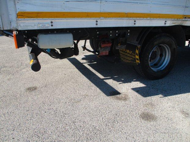 Iveco EUROCARGO 75/18 E5 FURGONE 6M+PEDANA CARICAT