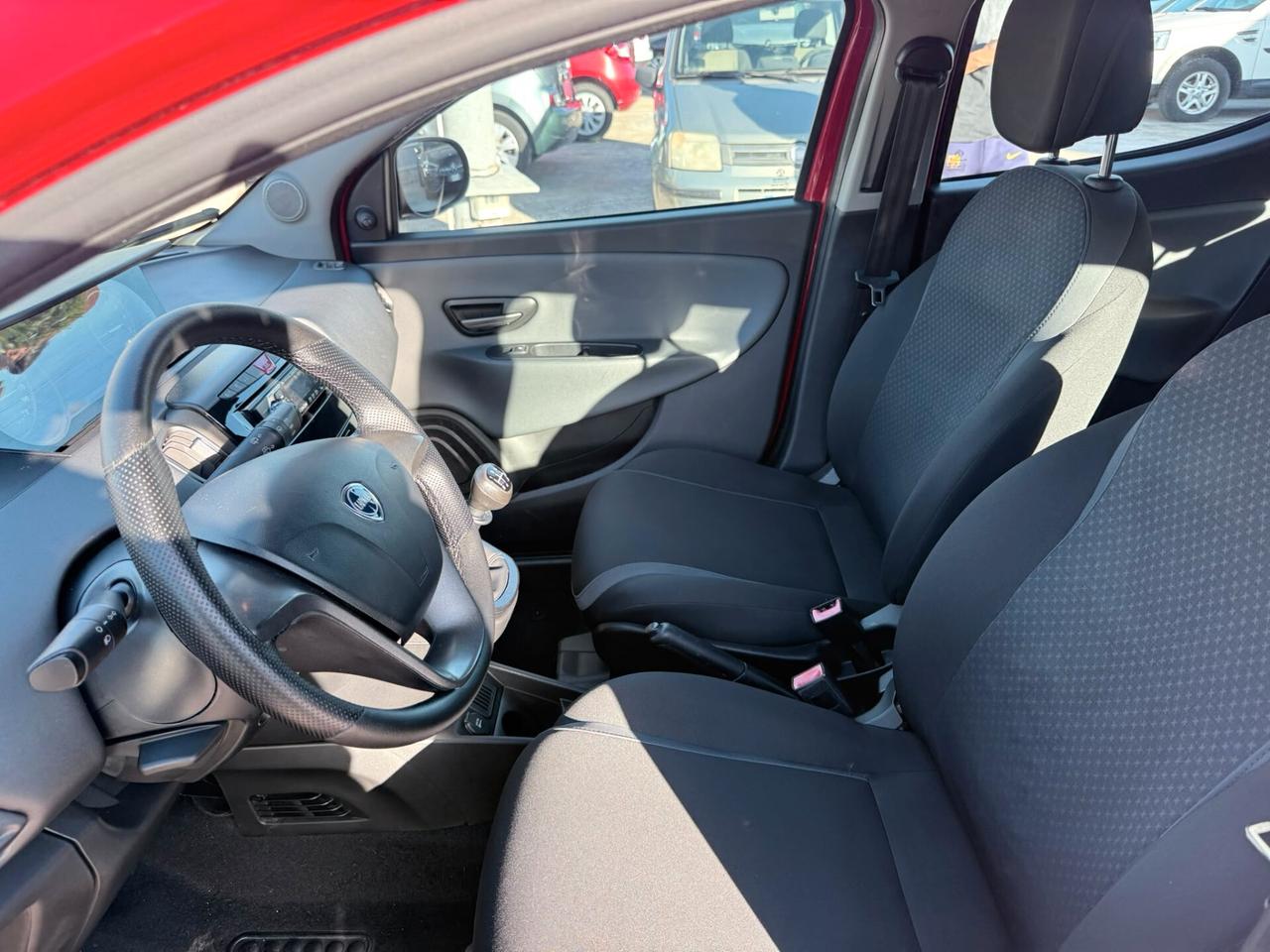 Lancia Ypsilon 1.2 69 CV 5 porte Silver
