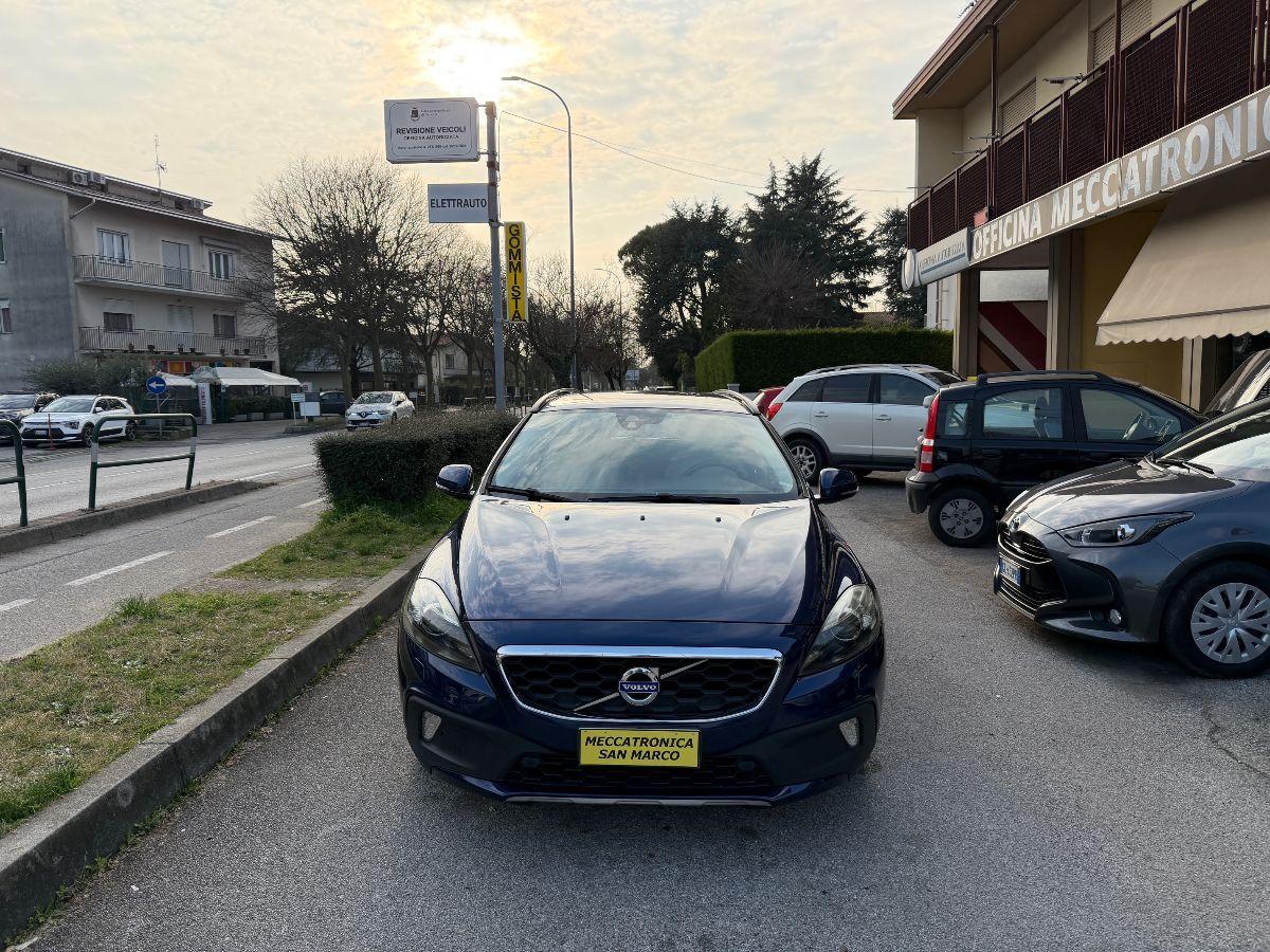 VOLVO - V40 Cross Country - D2 Volvo Ocean Race