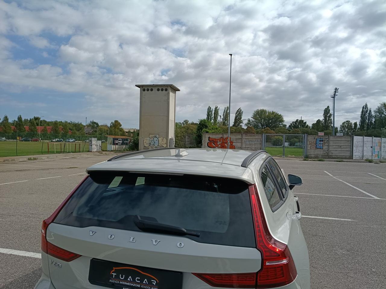 Volvo V60 momentum business pro 2.0 b4 mhev #12002