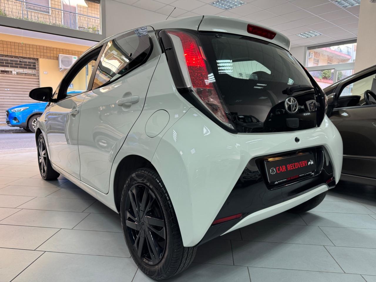 Toyota Aygo 1.0 VVT-i 69 CV 5 porte x-play