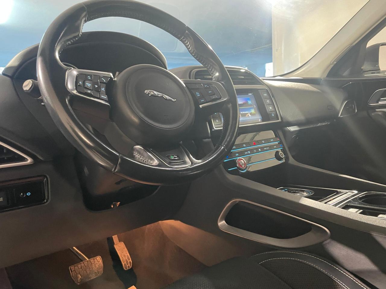 Jaguar F-Pace 2.0 D 180CV AUTOMATICA R-SPORT