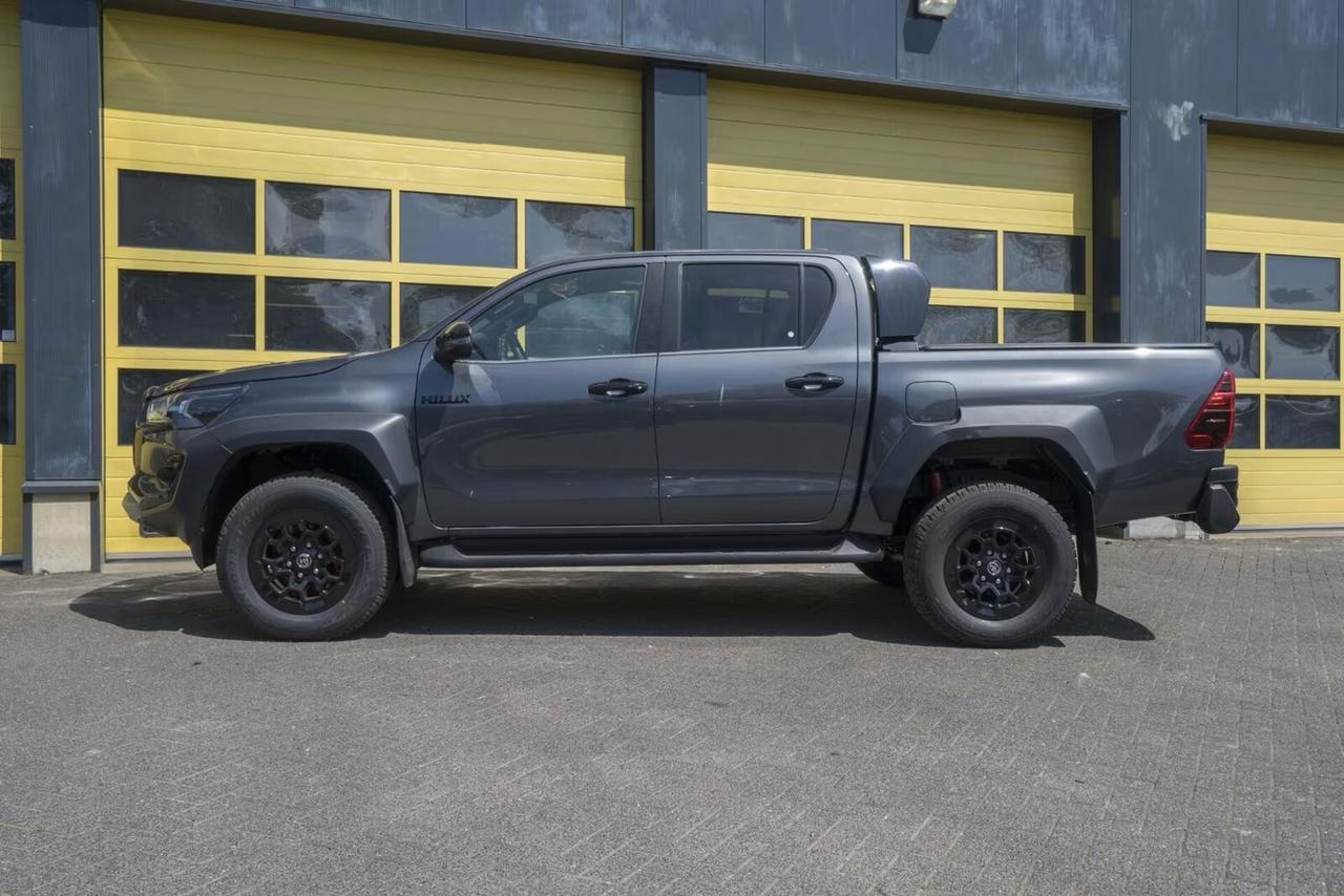 Toyota Hilux 2.8 D-4D A/T 4WD 4 porte Double Cab GR SPORT