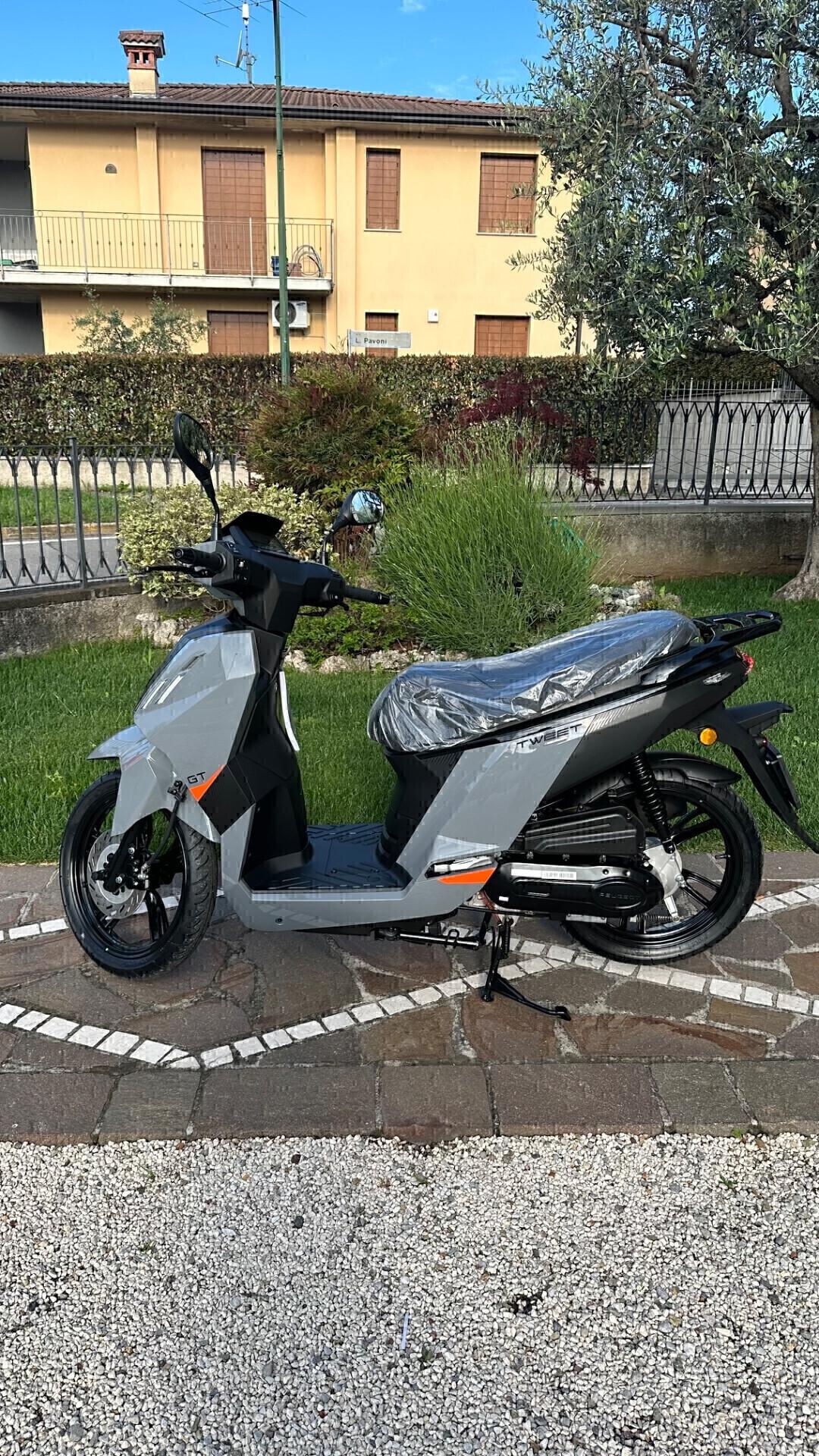 Peugeot Tweet 50