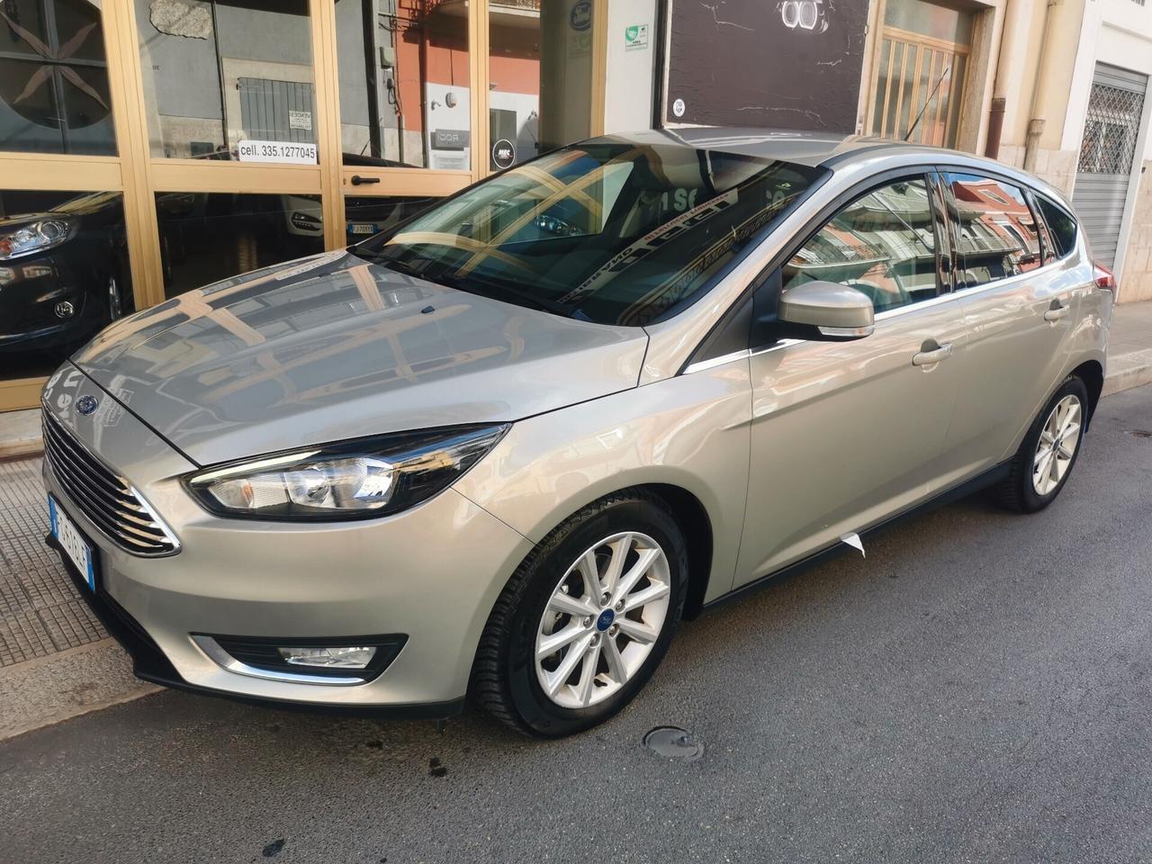 Ford Focus 1.5 TDCi 120 CV berlina Titanium led navi camera