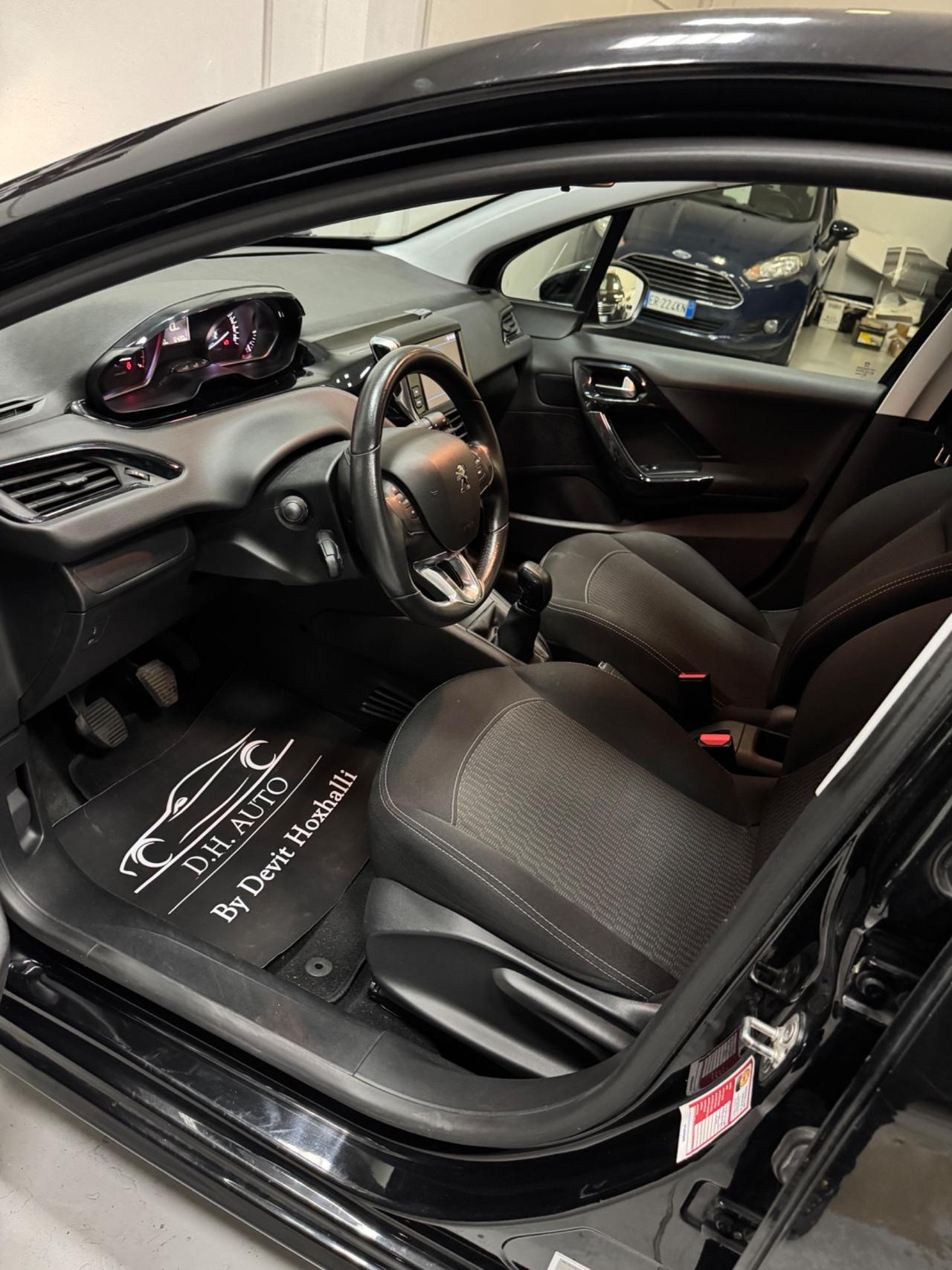Peugeot 208 PureTech 82 5 porte Allure