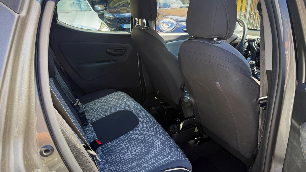 Lancia Ypsilon 1.0 Hybrid Silver - 12/2022