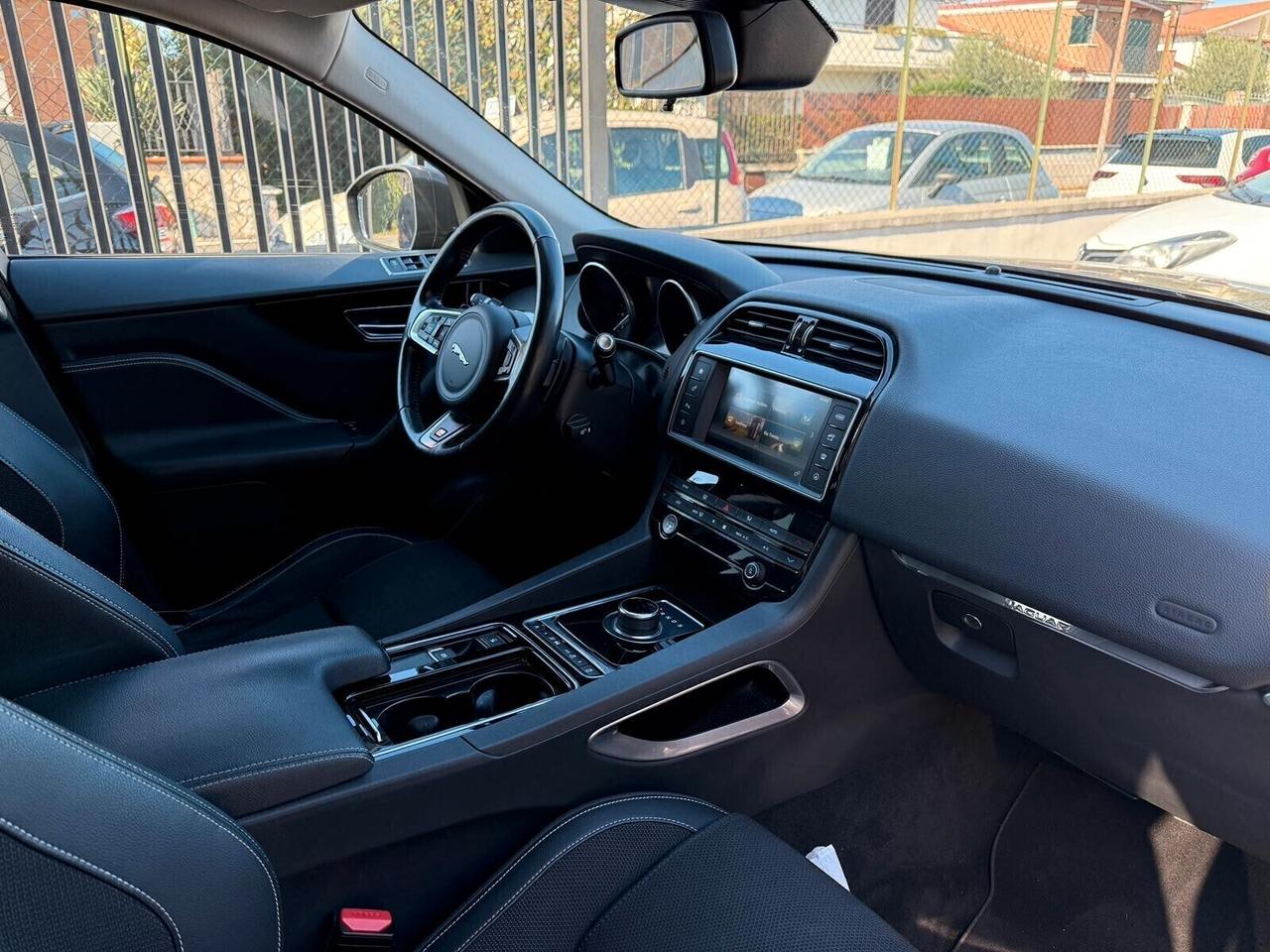 Jaguar F-Pace 2.0 D 180 CV AWD R-Sport - Automatica - TUTTO INCLUSO