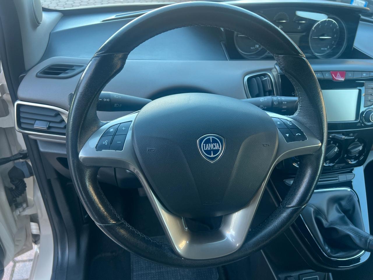 Lancia Ypsilon 1.2 69 CV 5 porte Gold