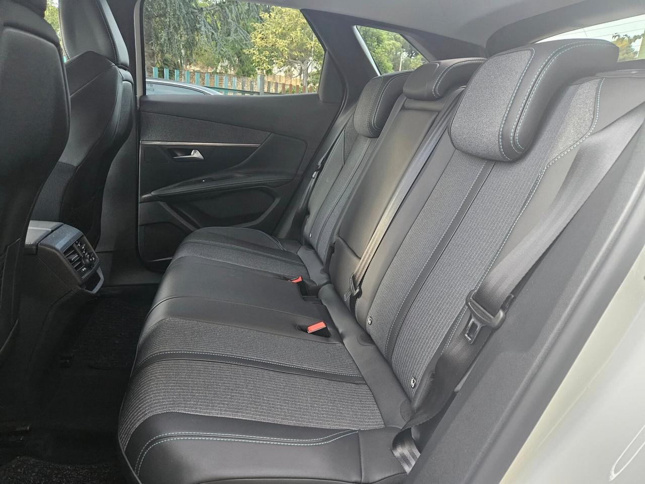 Peugeot 3008 BlueHDi 130 S&S Allure Pack