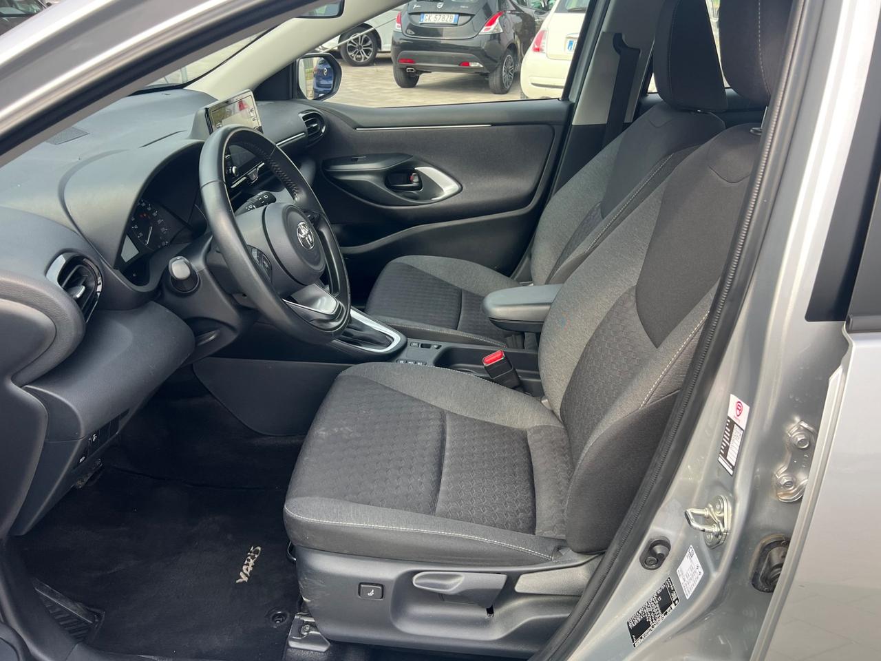 Toyota Yaris 1.5 Hybrid 5 porte Business FINANZIABILE