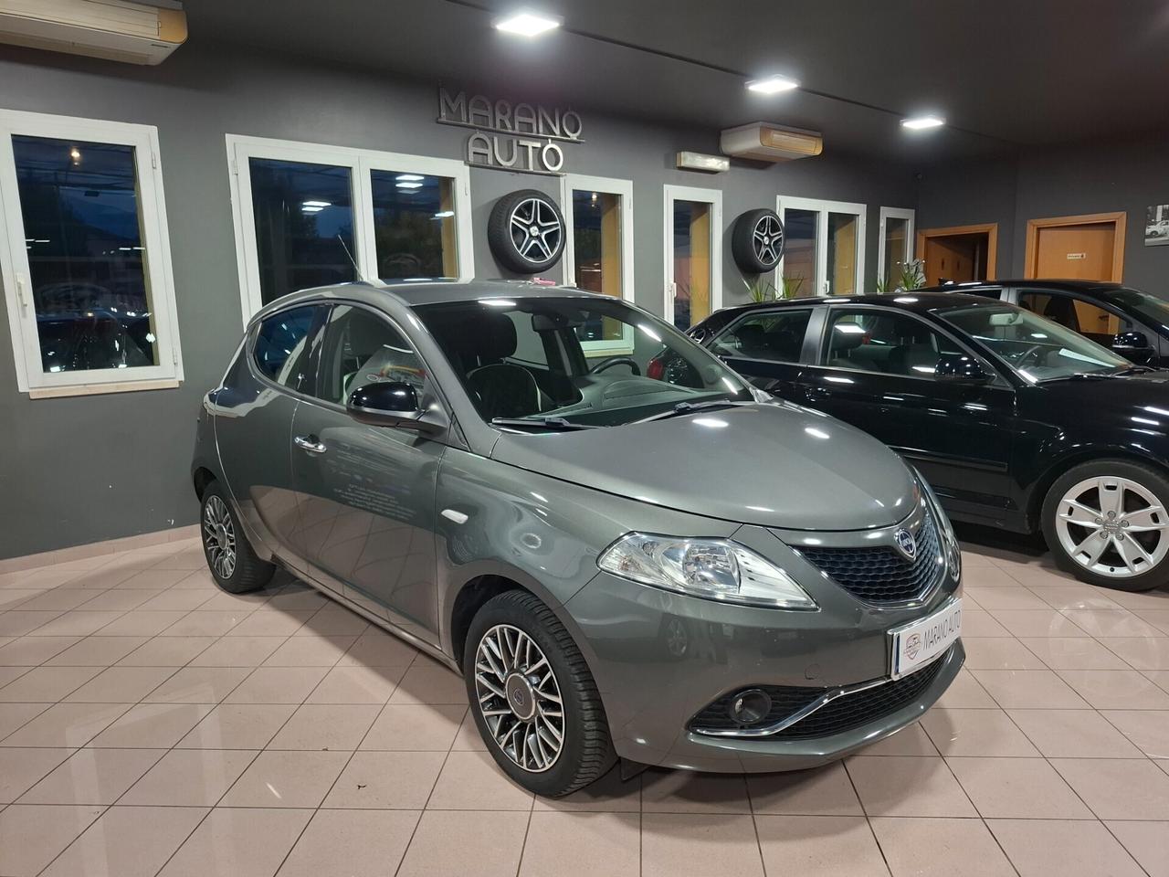 Lancia Ypsilon 1.2 benzina Silver Neopatentato