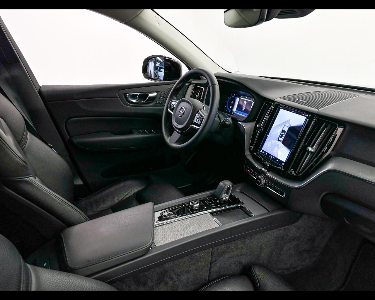 VOLVO XC60 B4 automatico Plus Dark