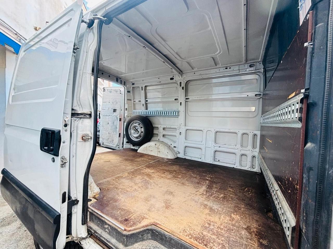 IVECO DAILY MINI VAN