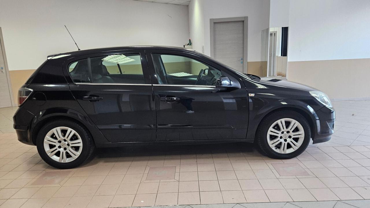 Opel Astra 1.7 CDTI 101CV 5 porte Cosmo
