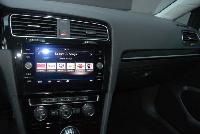 VOLKSWAGEN Golf 2.0 TDI R-Line LED Navi DAB+ ACC 18" ParkAssist