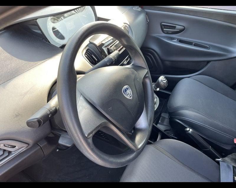 Lancia Ypsilon 0.9 TwinAir 85 CV 5 porte Metano Ecochic Silver