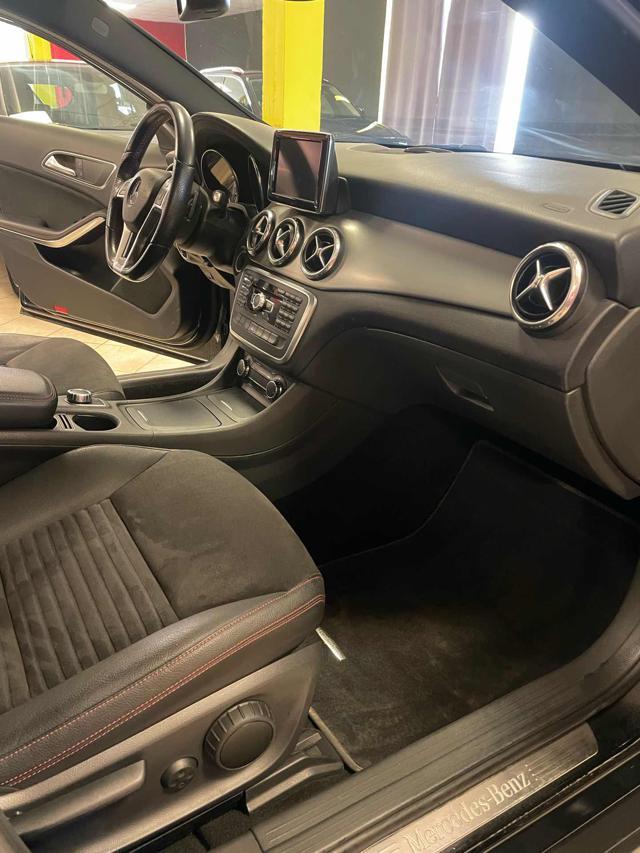 MERCEDES-BENZ GLA 200 CDI Premium*AUTOMATICA/NAVI/LED*