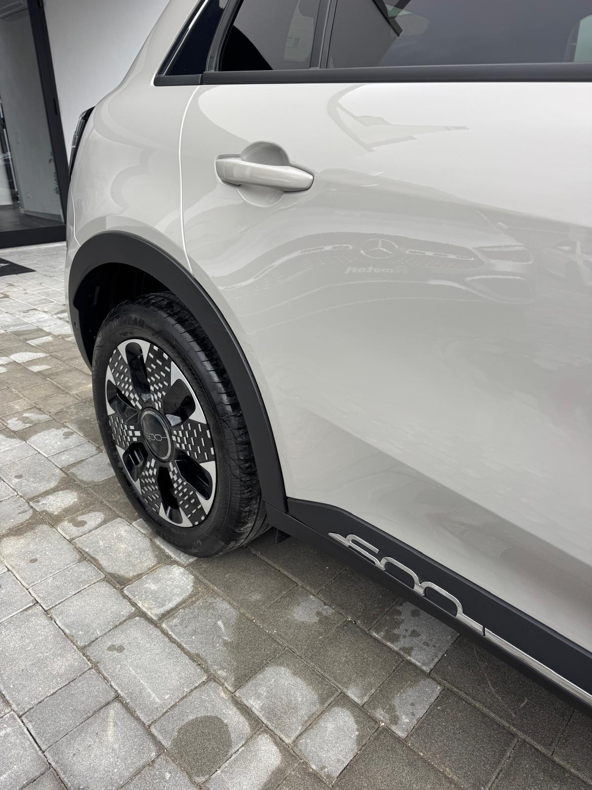 Fiat 600 HYBRID LA PRIMA