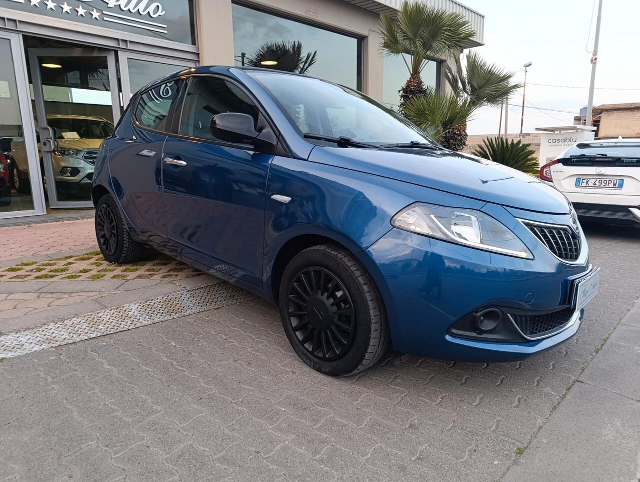 Lancia Ypsilon 1.0 FireFly 5 porte S&S Hybrid Silver