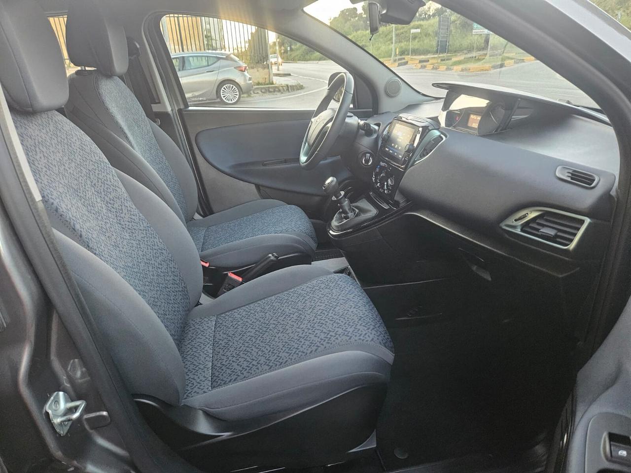 Lancia Ypsilon 1.0 Firefly Hybrid S&S GOLD 70CV