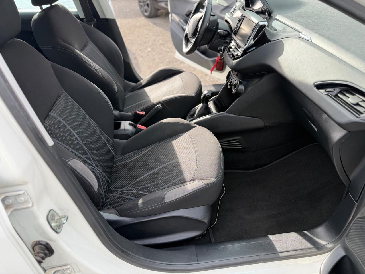 Peugeot 208 1.4 HDi 68 CV 3 porte Allure