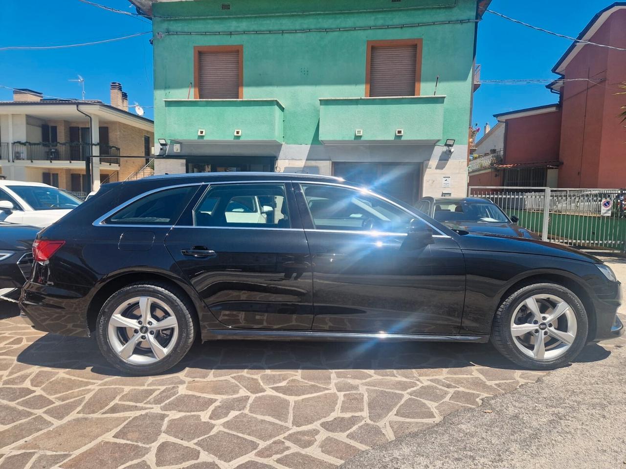 Audi A4 Avant 30 TDI/136 CV S tronic S line edition