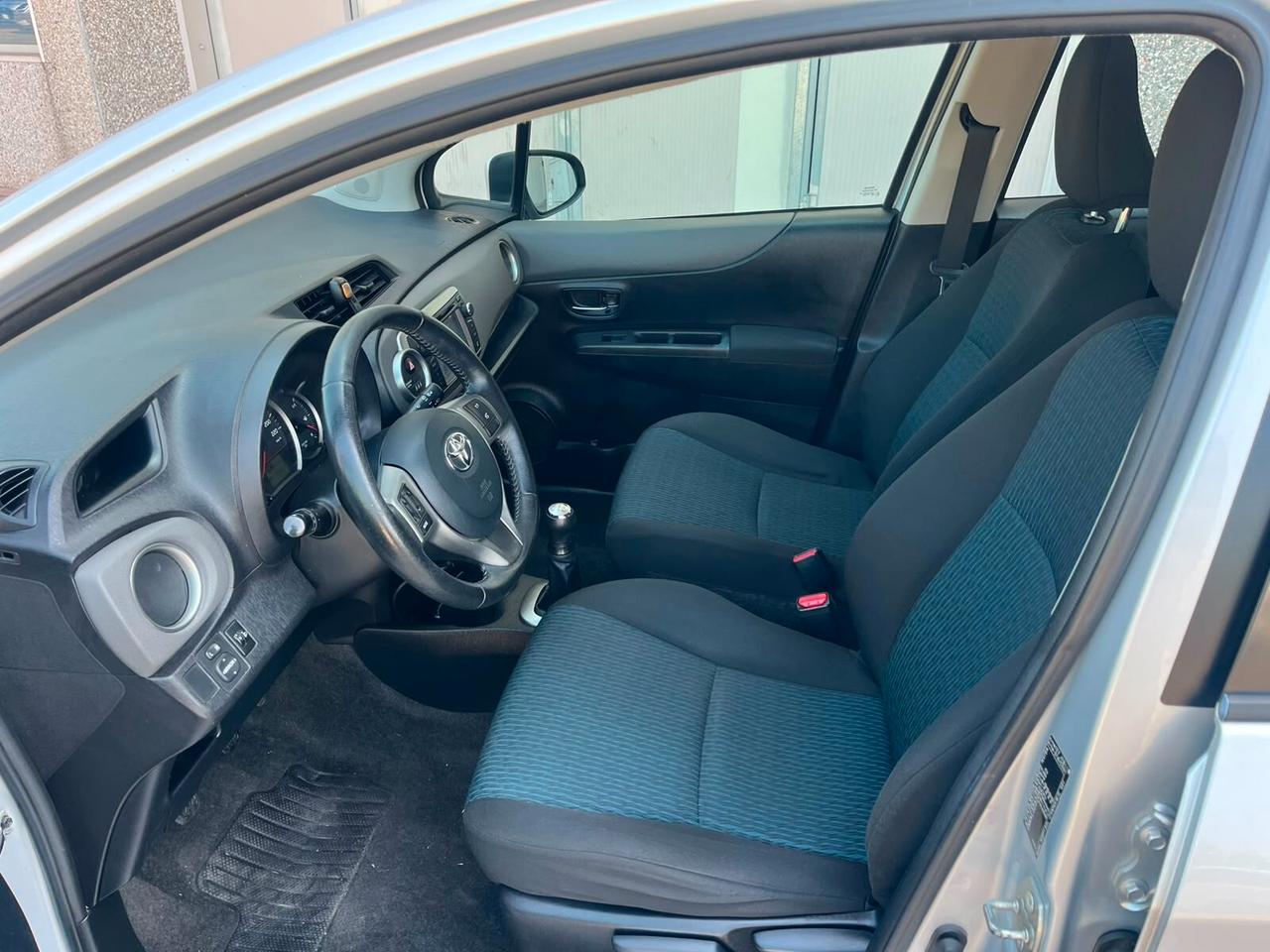 Toyota Yaris 1.0 5 porte Lounge *NEOPATENTATI*
