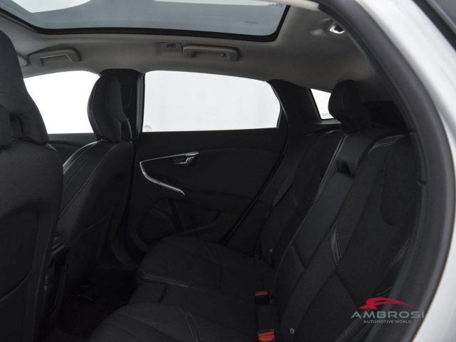 VOLVO V40 Cross Country D2 Geartronic Momentum - AUTOCARRO N1 - PER OPERAT