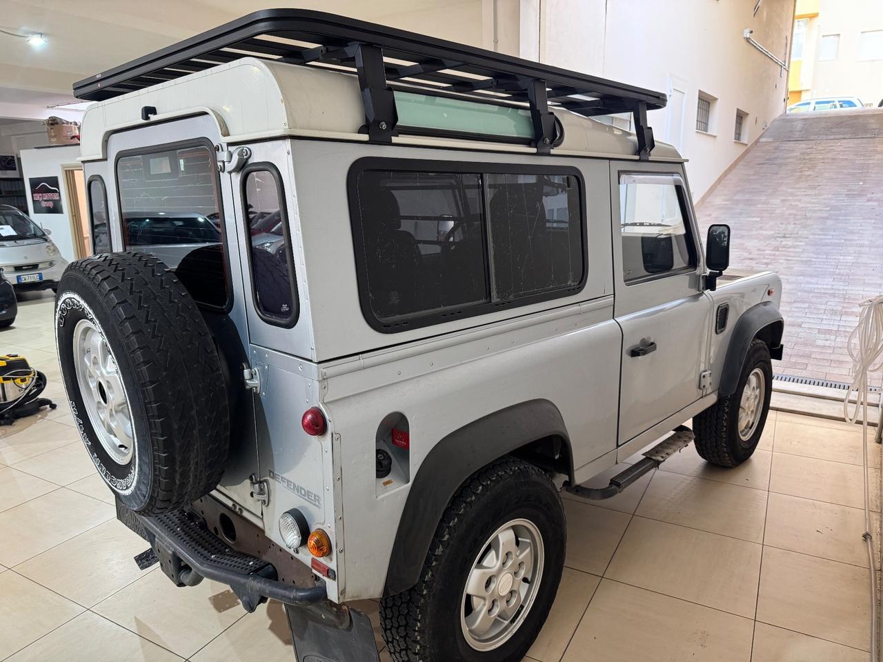 Land Rover Defender 90 2.4 TD4 Station Wagon SE