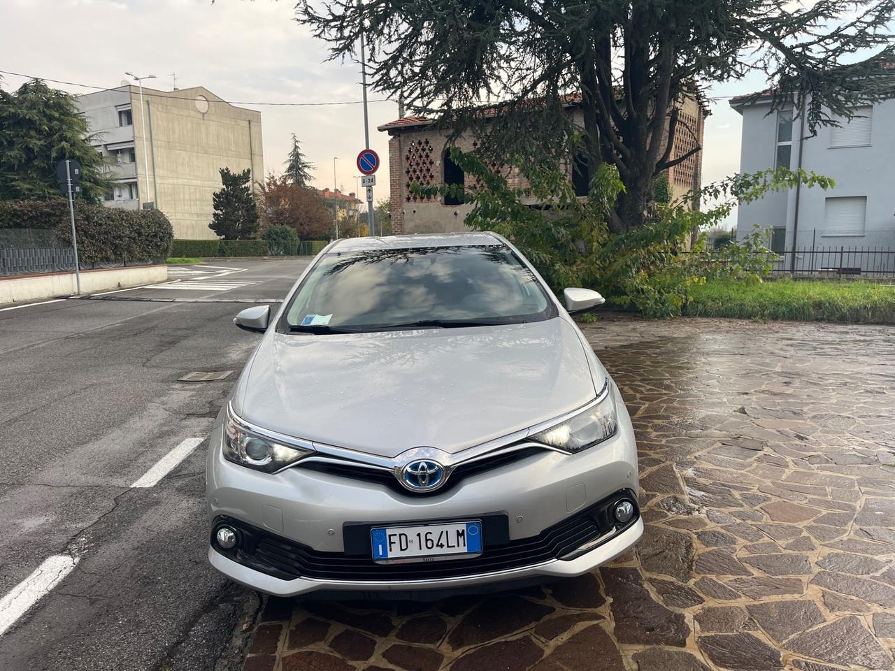 Toyota Auris 1.8 Hybrid Lounge