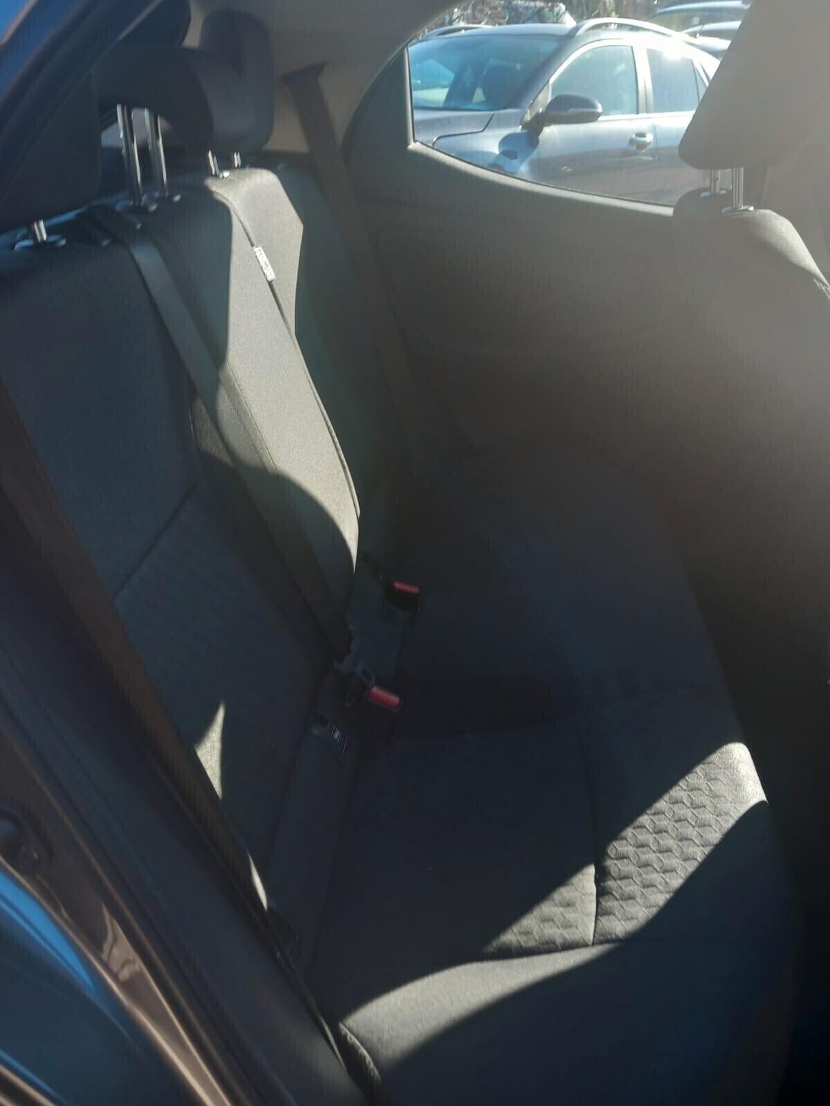 Toyota Connect 1.0 VVT-i 72 CV 5 porte x-play