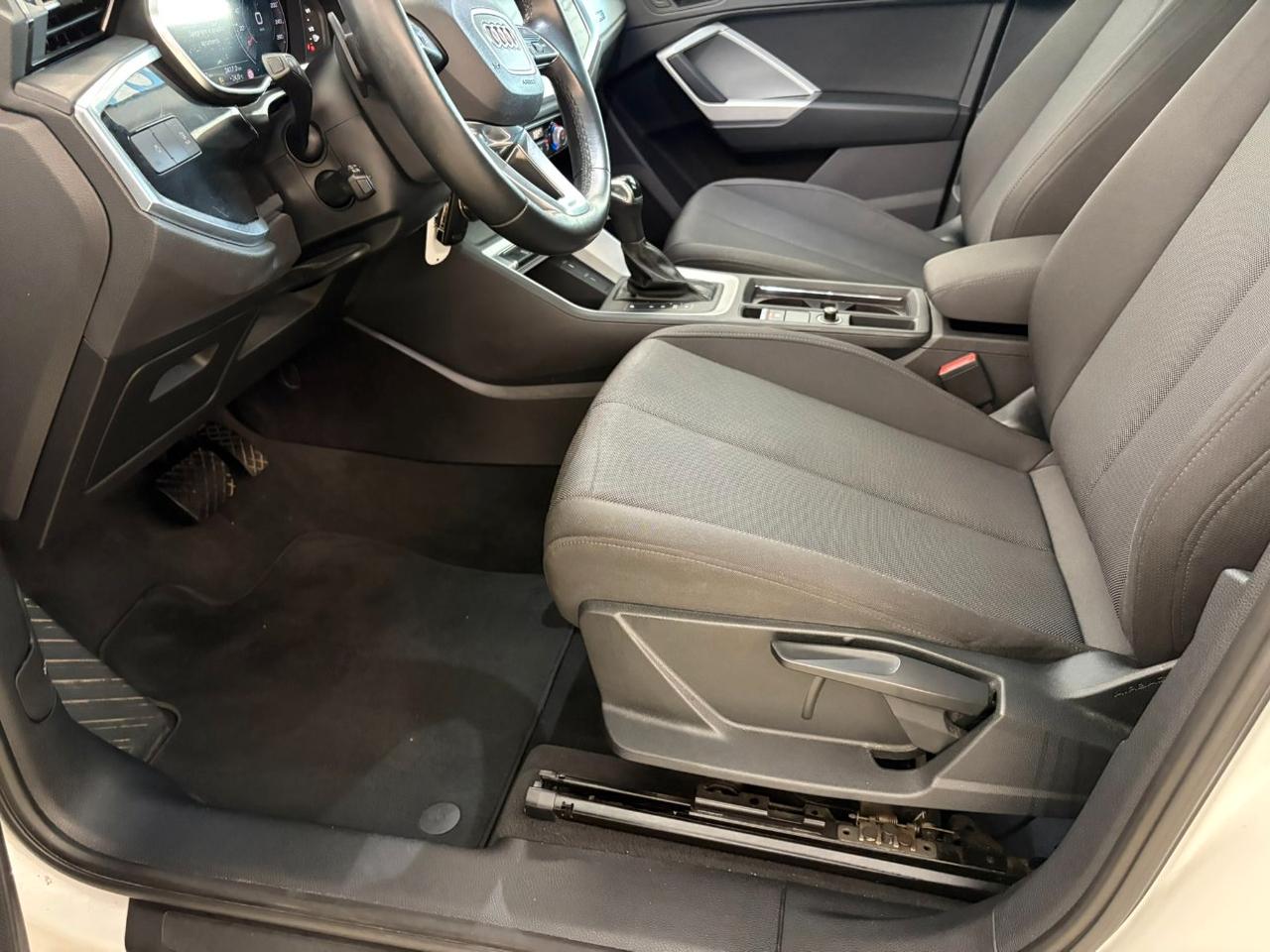 Audi Q3 35 1.5 tfsi mhev s-tronic