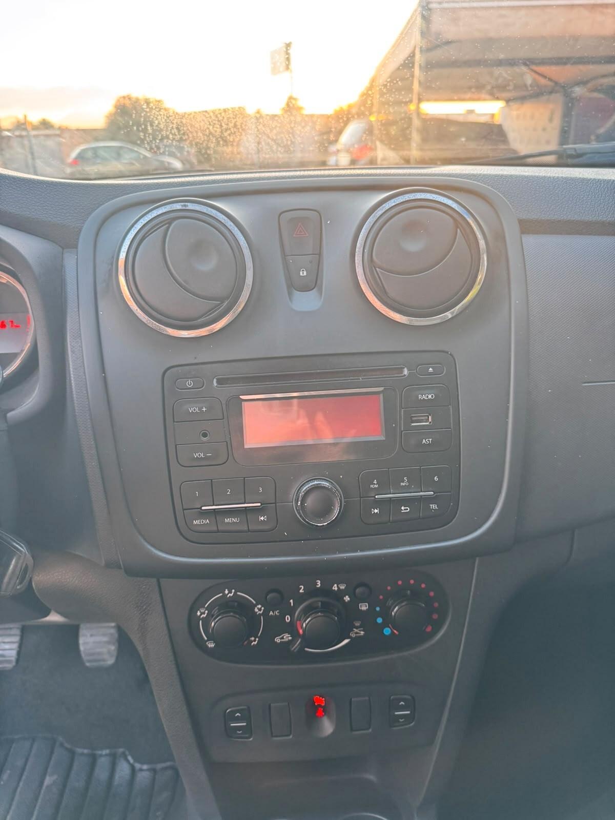 Dacia Sandero 1.2 75CV