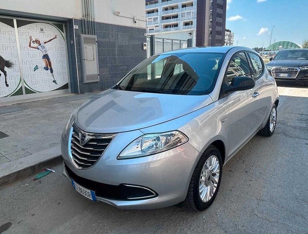 Lancia Ypsilon 1.2 69 CV 5 porte Gold