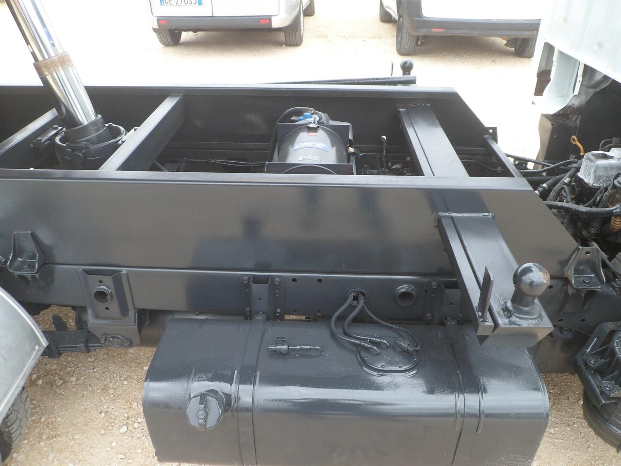 Kia K2500 ribaltabile trilaterale