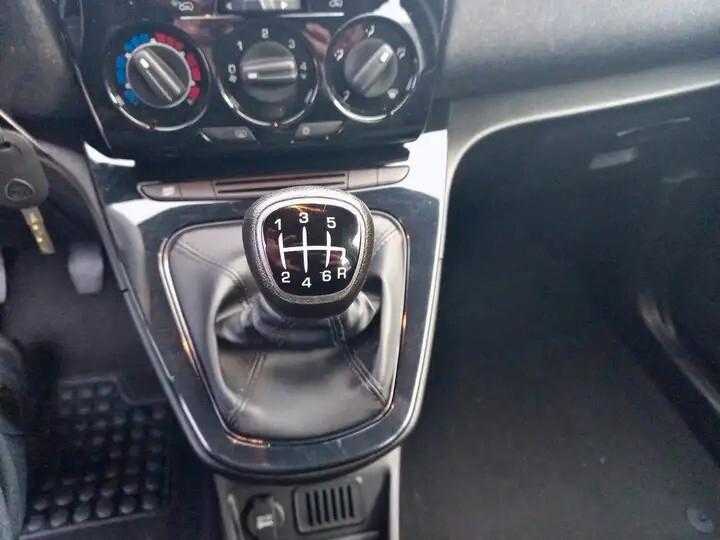 Lancia Ypsilon 1.2 69 CV 5 porte Ecochic Silver