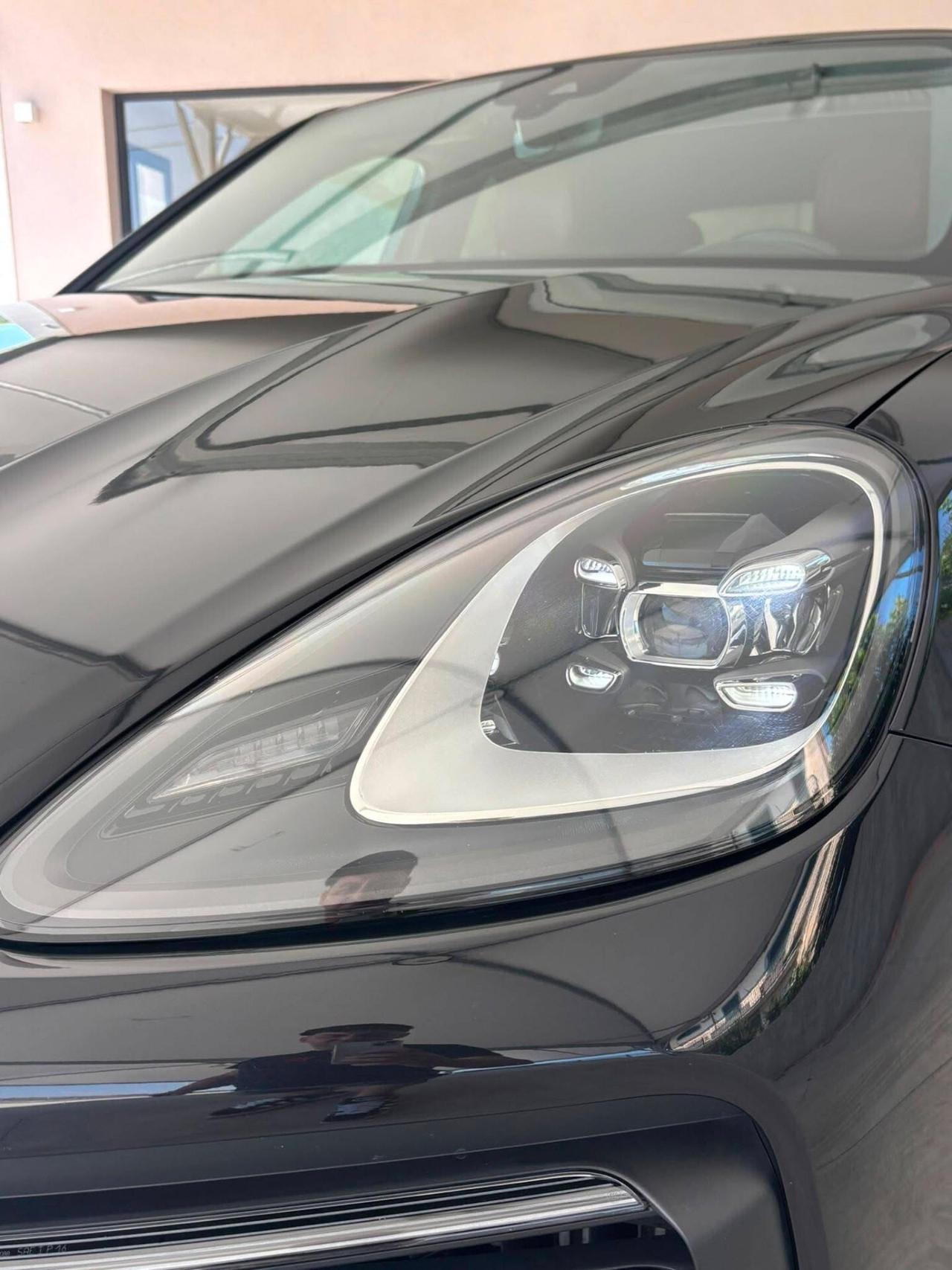 Porsche Cayenne 3.0 V6 E-Hybrid Platinum Edition '^'^'^