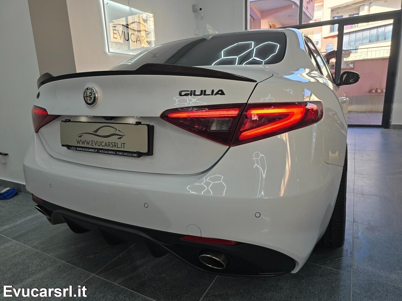 Alfa Romeo Giulia 2.0 Turbo 280 CV AT8 AWD Q4 Velo