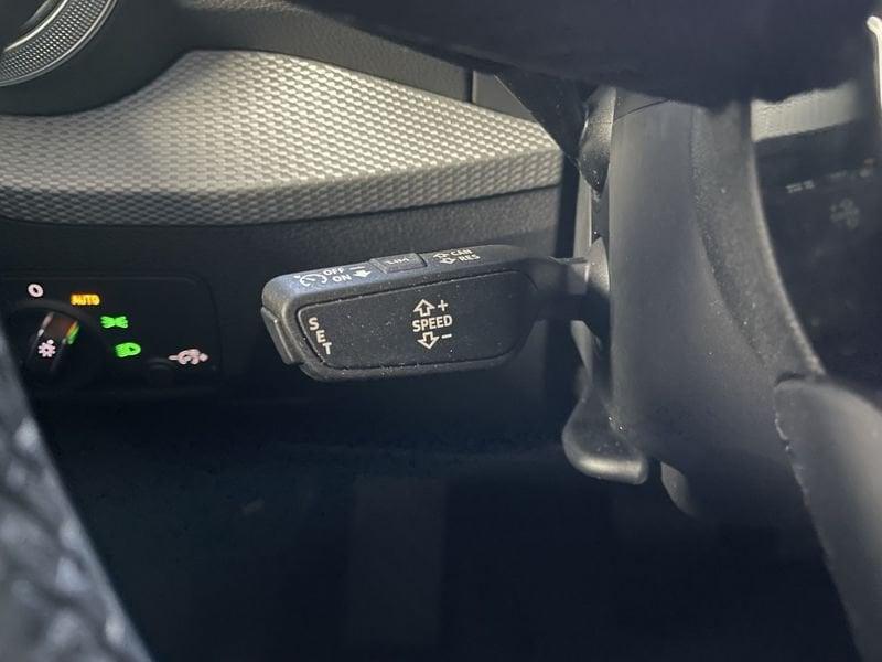 Audi Q2 Q2 35 TFSI S tronic Identity Black