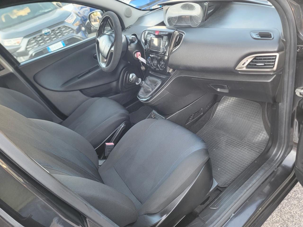 LANCIA Ypsilon 1.2 69 CV 5 porte S&S Black and Noir garanzia