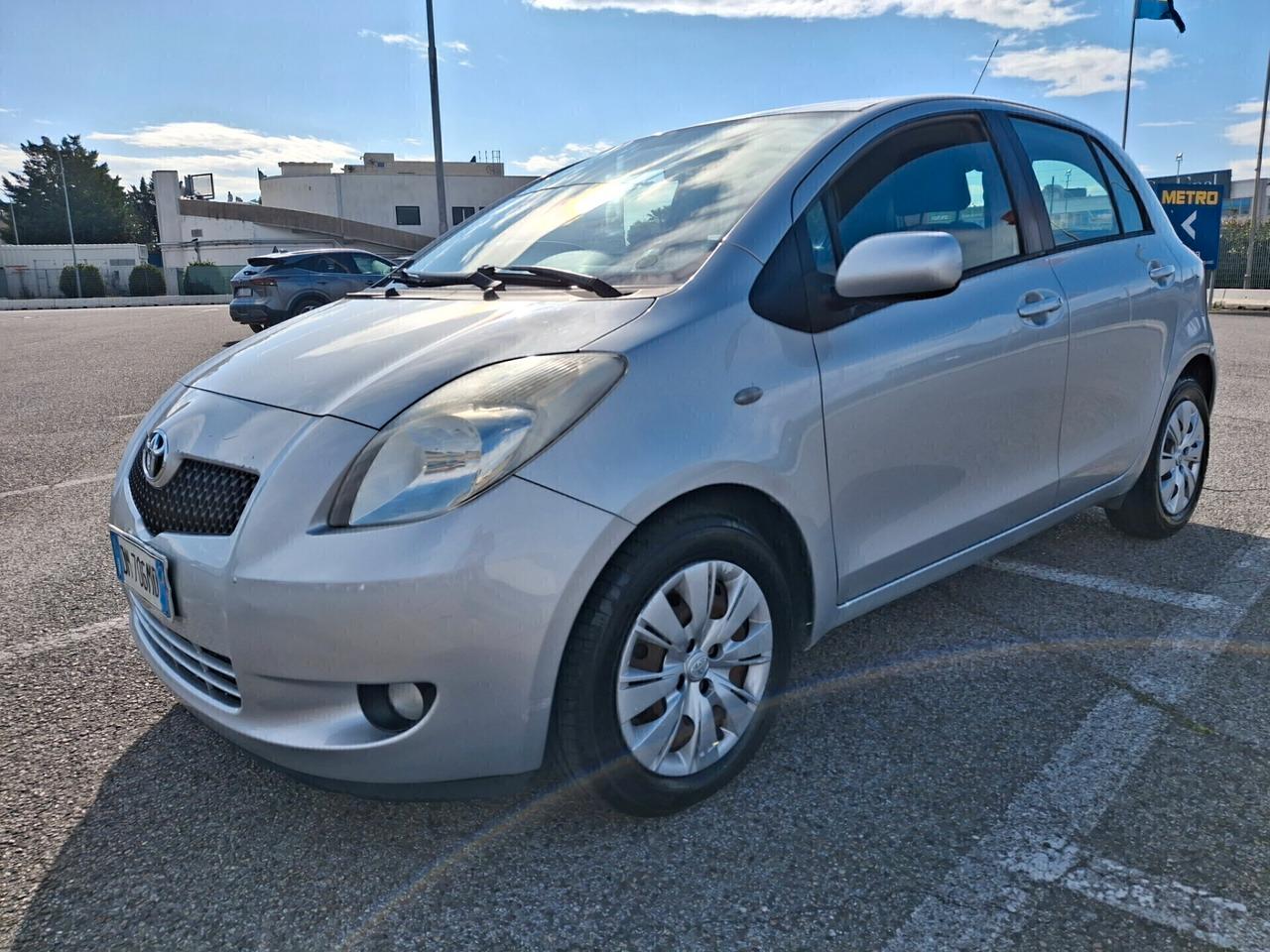Toyota Yaris 1.3 Benzina-5 Porte-OK NEOPATENTATI.